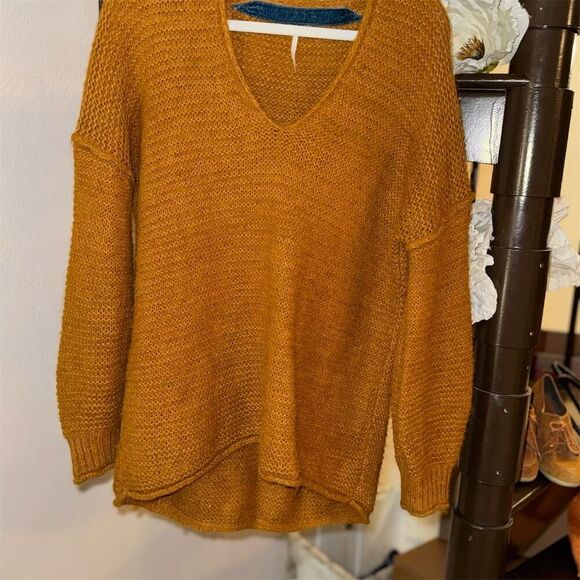 Free People All Mine Alpaca blend Mustard Brown Vneck Sweater oversized Small - Picture 1 of 14